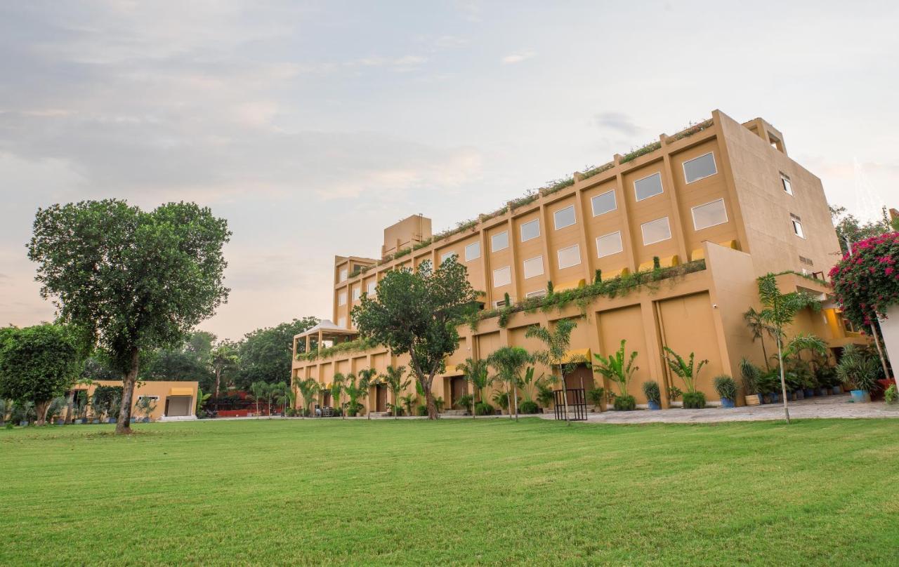 Hotel Lalita Grand Mathura Zewnętrze zdjęcie